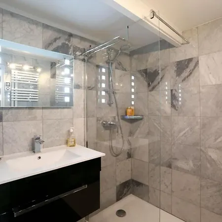 Historic Parisian Gem Chic & Central Retreat Apartman Párizs