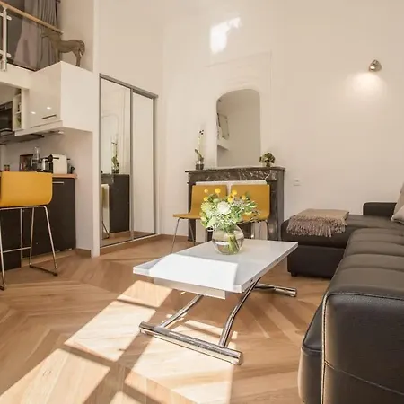 Historic Parisian Gem Chic & Central Retreat Apartman