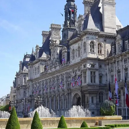 Historic Parisian Gem Chic & Central Retreat